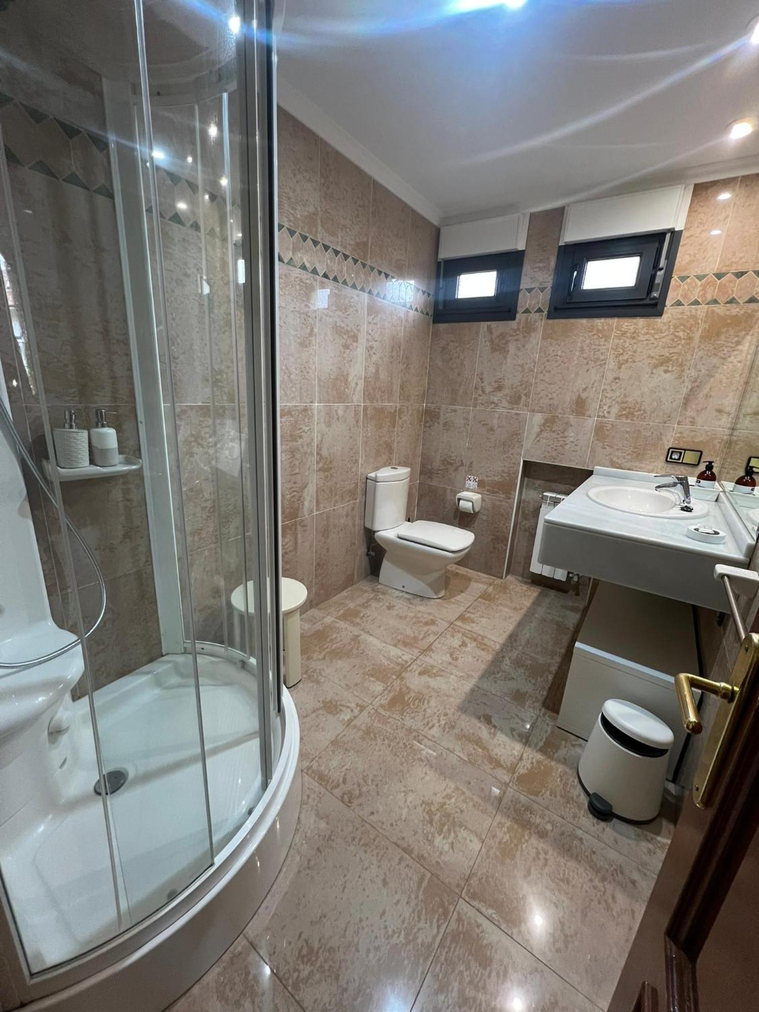 Gestiona2R- Casa Grande En El Centro De Llanes Exterior foto