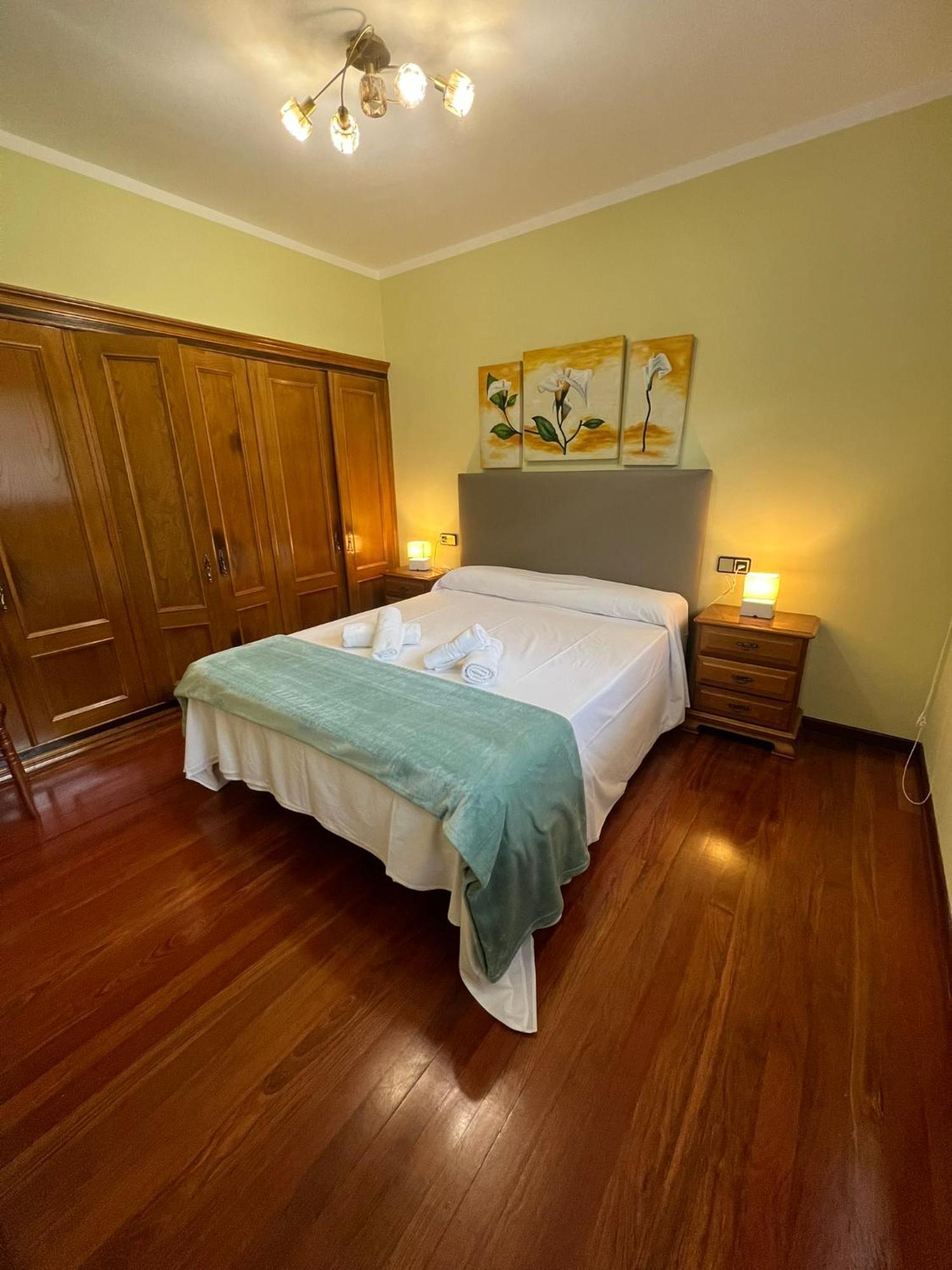 Gestiona2R- Casa Grande En El Centro De Llanes Exterior foto
