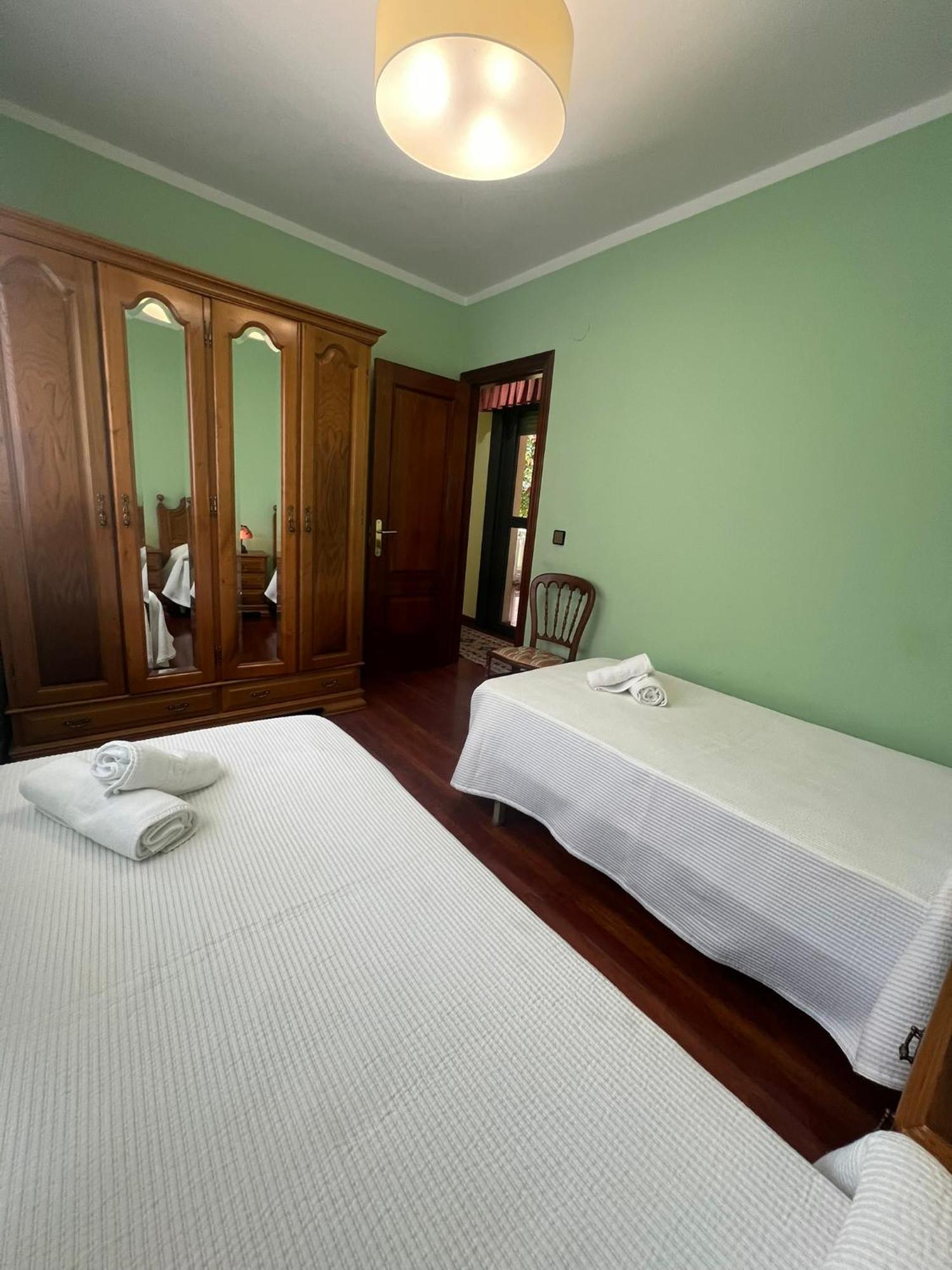 Gestiona2R- Casa Grande En El Centro De Llanes Exterior foto